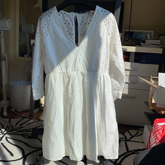 Zara Dresses & Skirts - White embroidered dress